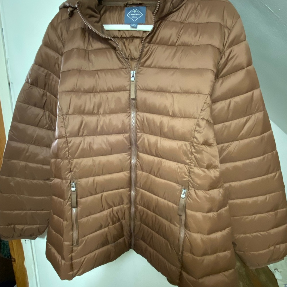 Brown Puffer Jacket with Quilted Design and Stand-Up Collar